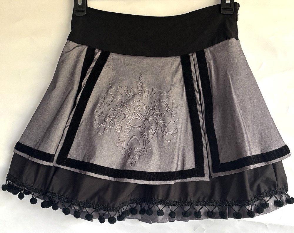 Picasso Lined Gray Black Skirt Size M with Embroidery